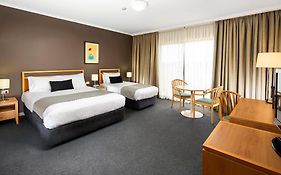 Quality Hotel Woden Phillip