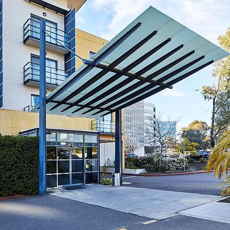 The Woden Hotel Phillip Exterior photo