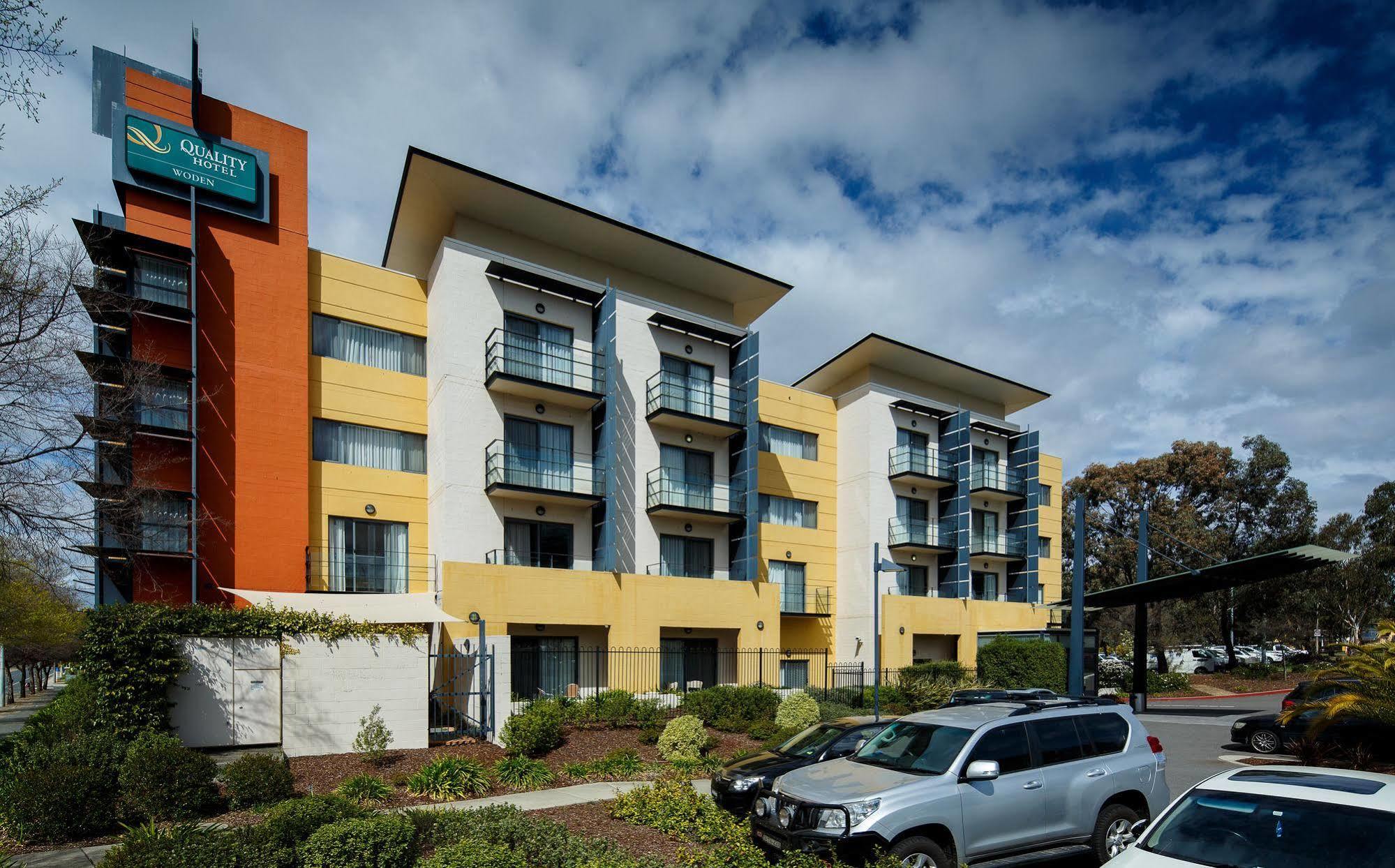 The Woden Hotel Phillip Exterior photo