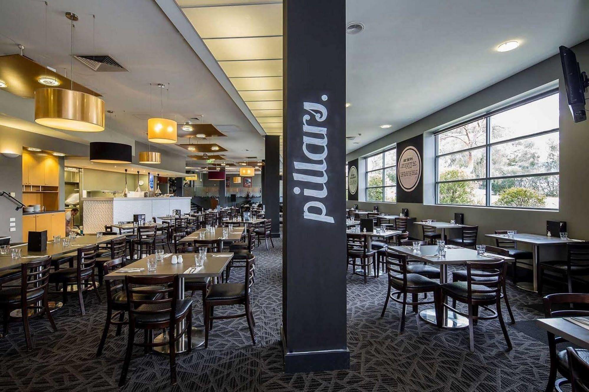 The Woden Hotel Phillip Exterior photo