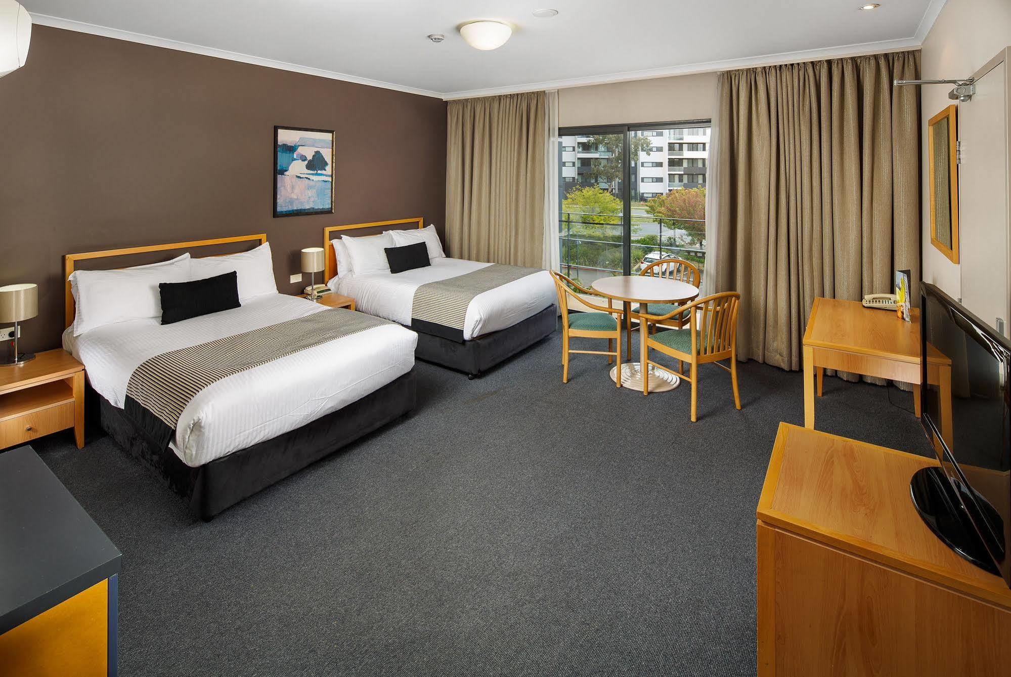 The Woden Hotel Phillip Exterior photo