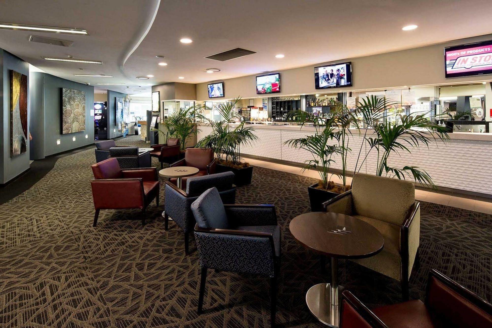 The Woden Hotel Phillip Exterior photo