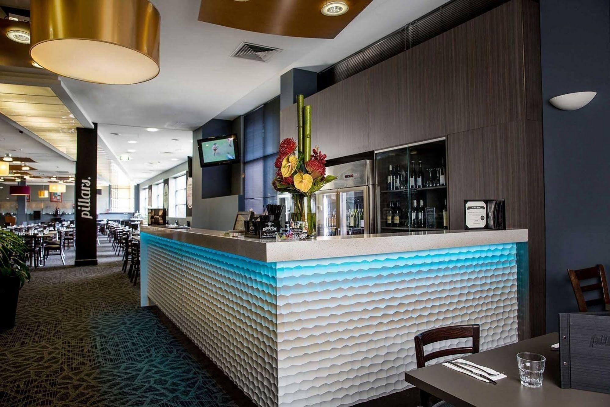 The Woden Hotel Phillip Exterior photo