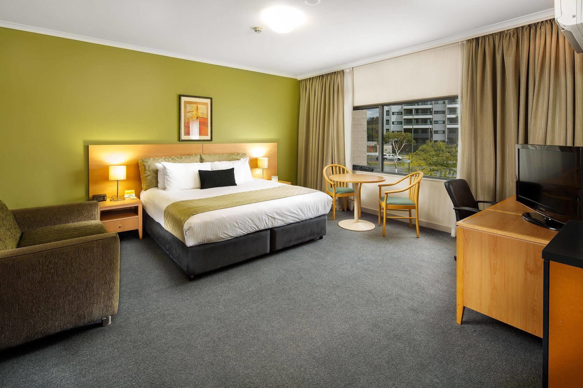 The Woden Hotel Phillip Exterior photo